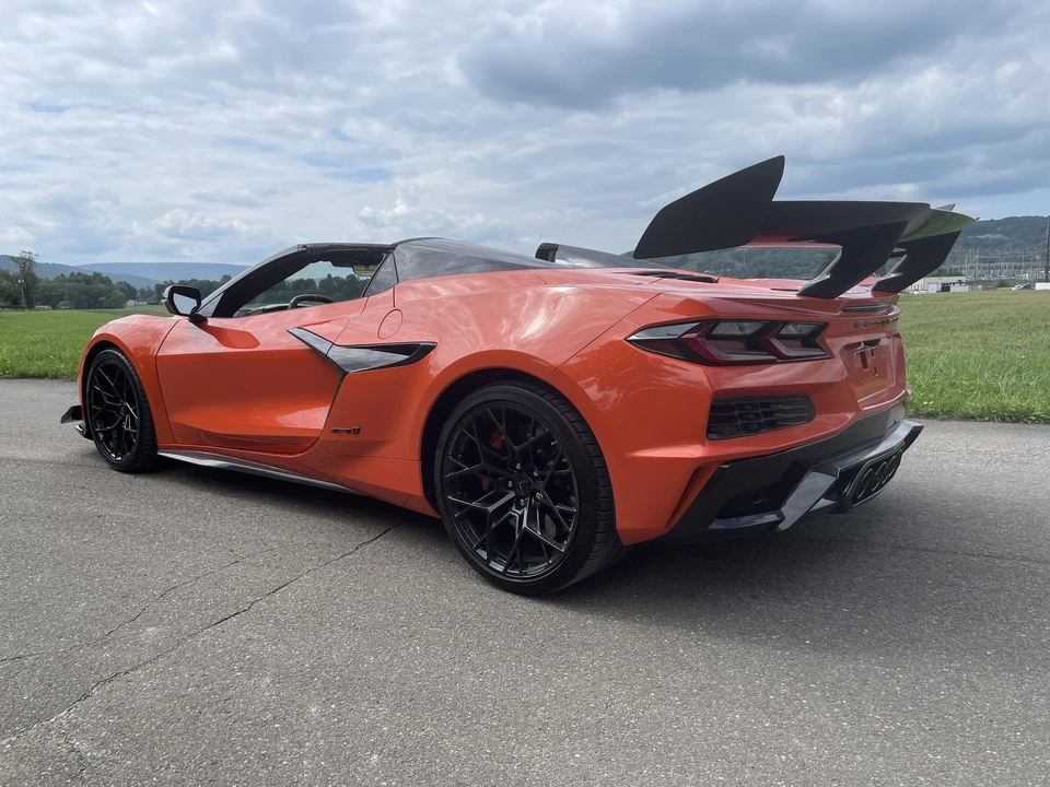 2027 Chevrolet Corvette C8 ZR1 - Image 10 of 31