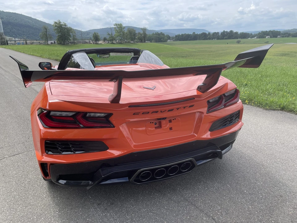 2027 Chevrolet Corvette C8 ZR1 - Image 8 of 31