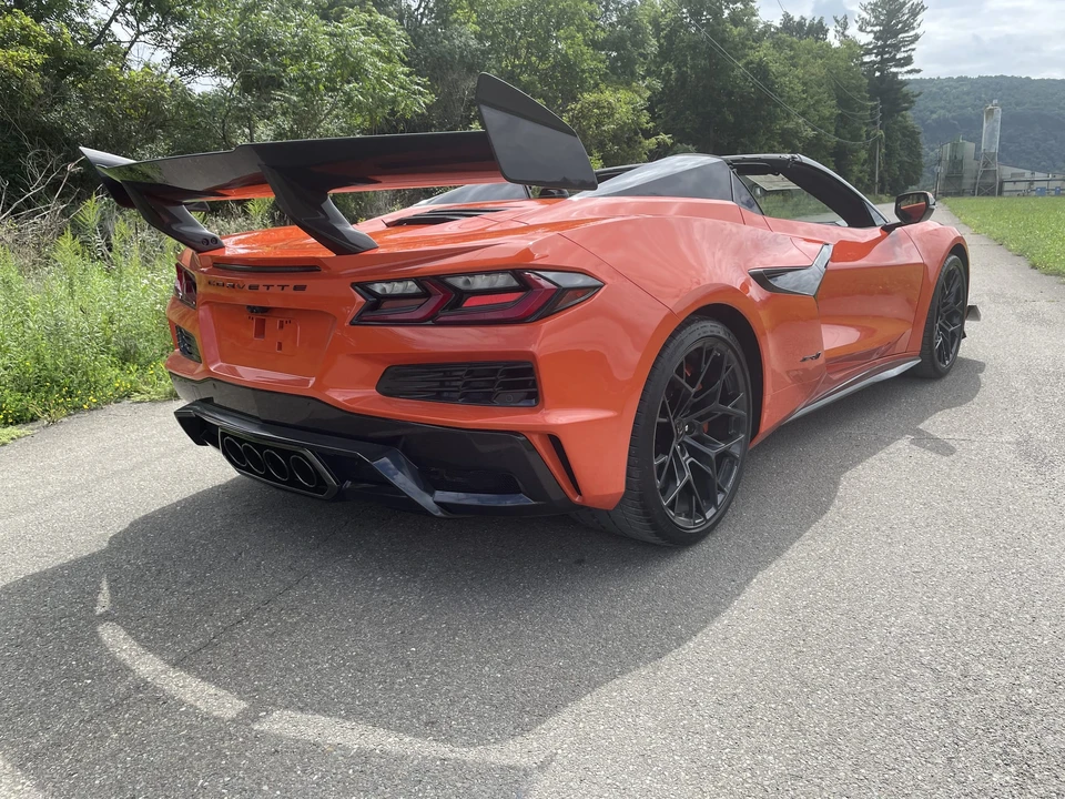 2027 Chevrolet Corvette C8 ZR1 - Image 6 of 31