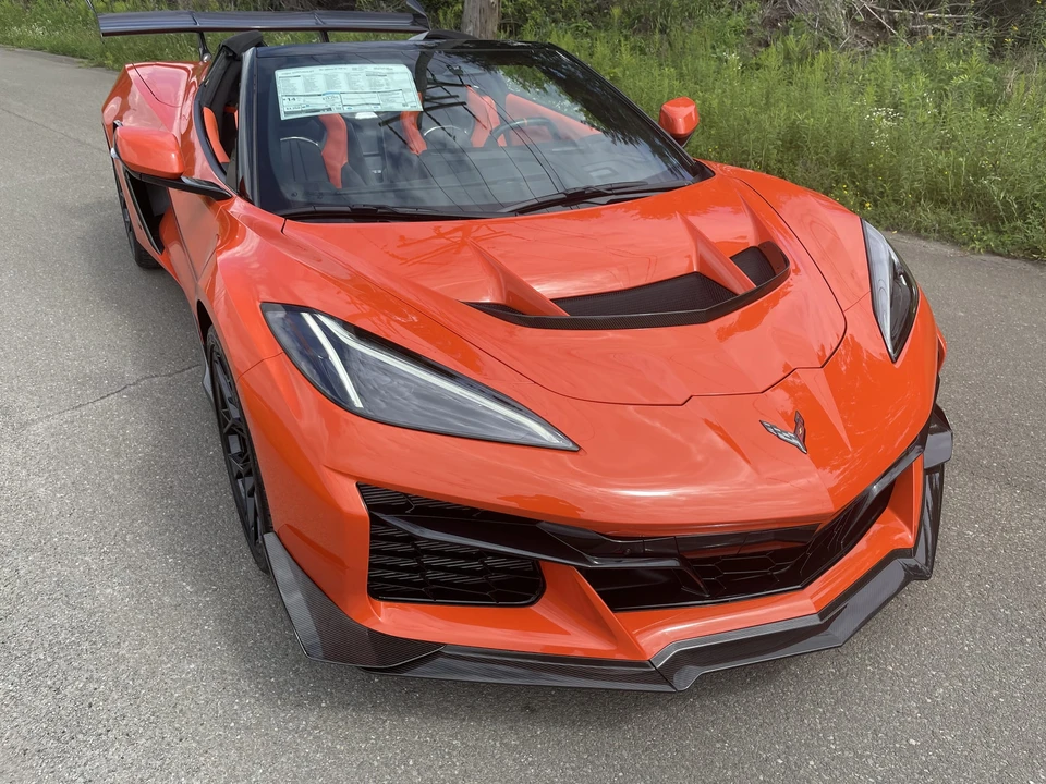 2027 Chevrolet Corvette C8 ZR1 - Image 3 of 31