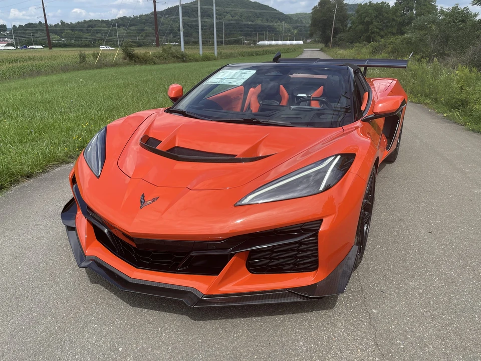 2027 Chevrolet Corvette C8 ZR1 - Image 15 of 31
