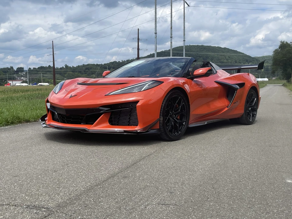 2027 Chevrolet Corvette C8 ZR1 - Image 14 of 31