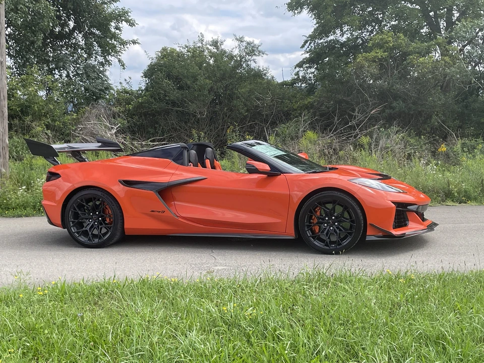 2027 Chevrolet Corvette C8 ZR1 - Image 4 of 31