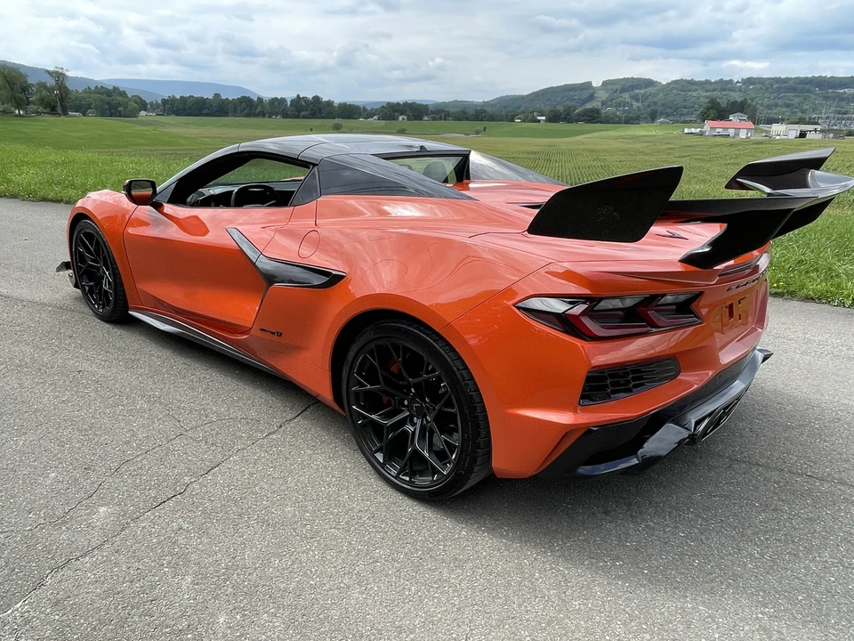 2027 Chevrolet Corvette C8 ZR1 - Image 24 of 31