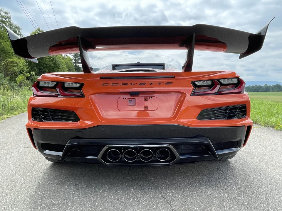 2027 Chevrolet Corvette C8 ZR1 - Image 7 of 31
