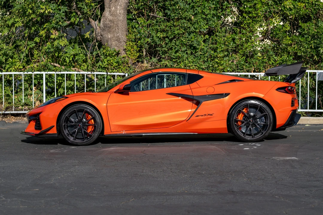 2027 Chevrolet Corvette C8 ZR1X - Image 10 of 31