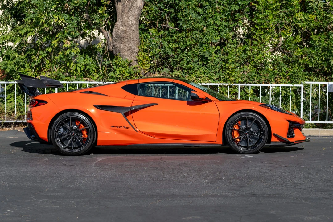 2027 Chevrolet Corvette C8 ZR1X - Image 6 of 31