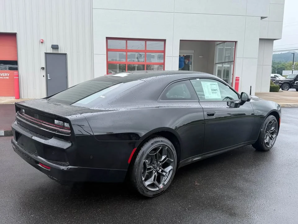2027 Dodge Charger 8th Gen - Image 4 of 13