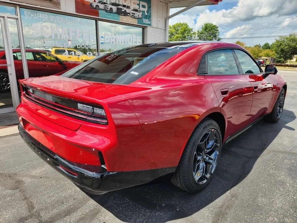 2027 Dodge Charger - Image 3 of 20