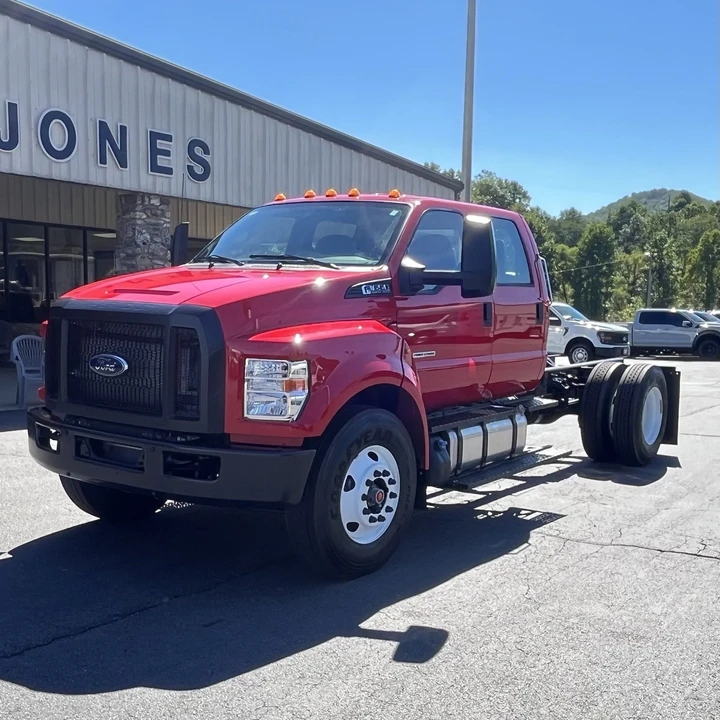 2027 Ford Super Duty 5th Gen - Image 2 of 29