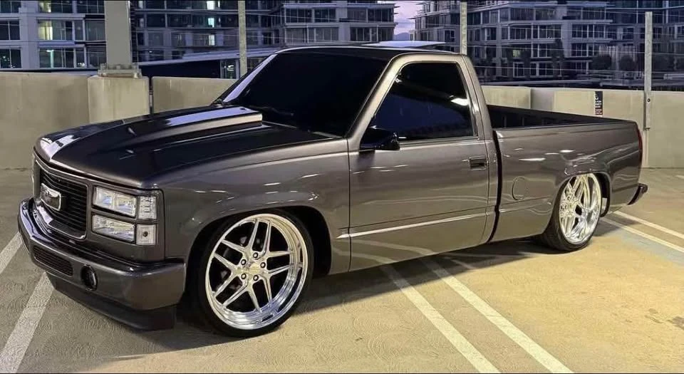 2027 GMC C/K - Image 2 of 10