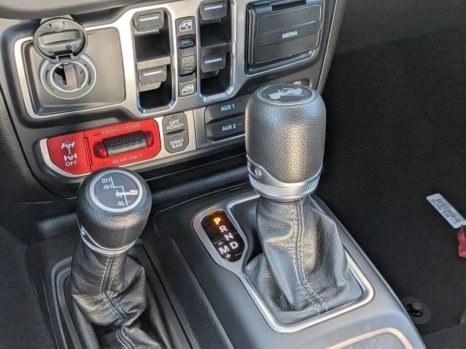 2027 Jeep JL Wrangler - Image 18 of 20