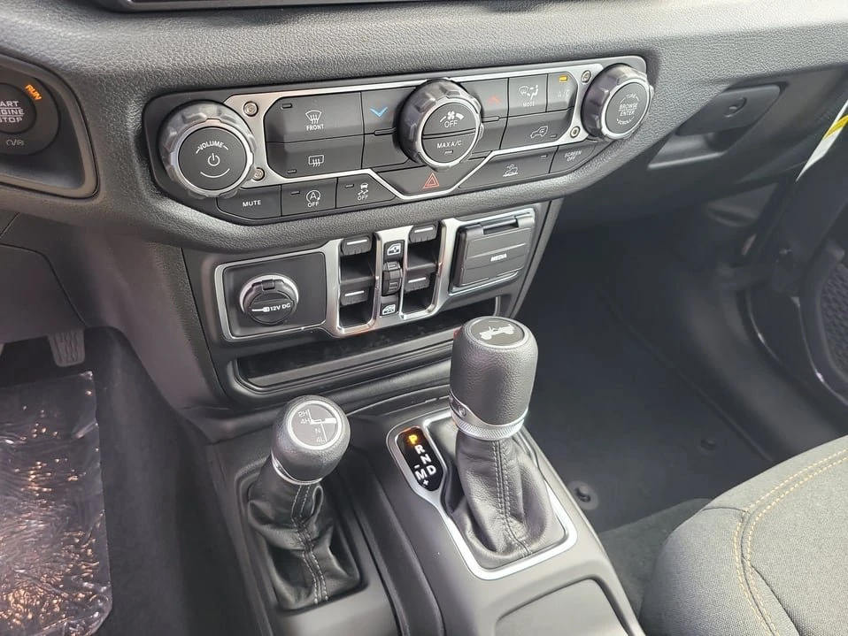 2027 Jeep JL Wrangler - Image 18 of 20
