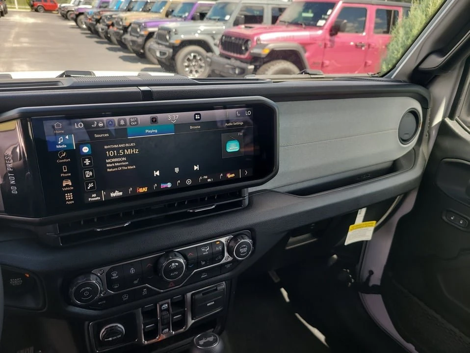 2027 Jeep JL Wrangler - Image 15 of 20
