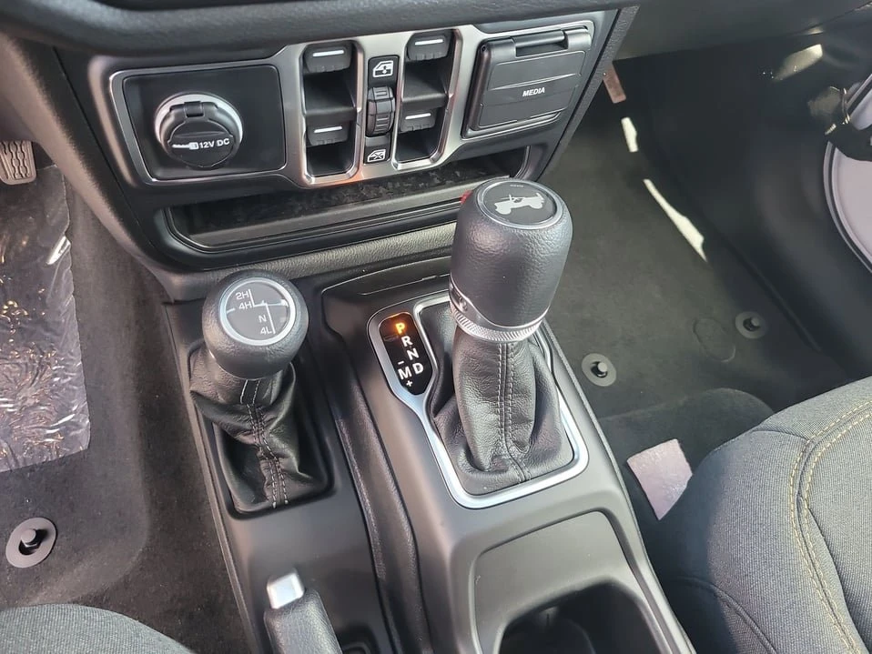 2027 Jeep JL Wrangler - Image 19 of 20