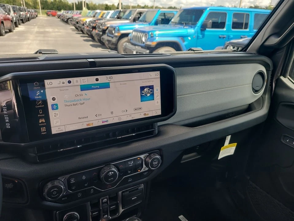 2027 Jeep JL Wrangler - Image 15 of 20