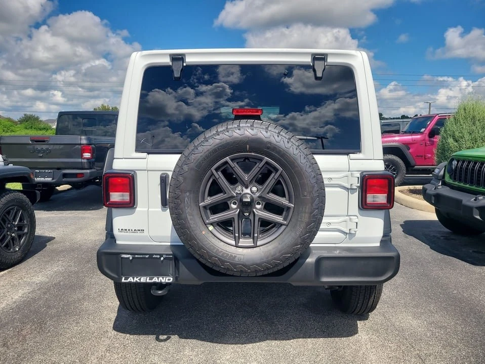 2027 Jeep JL Wrangler - Image 7 of 20