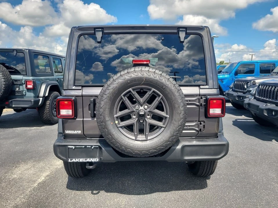 2027 Jeep JL Wrangler - Image 7 of 20