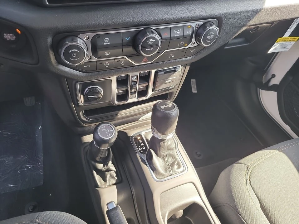 2027 Jeep JL Wrangler - Image 18 of 20