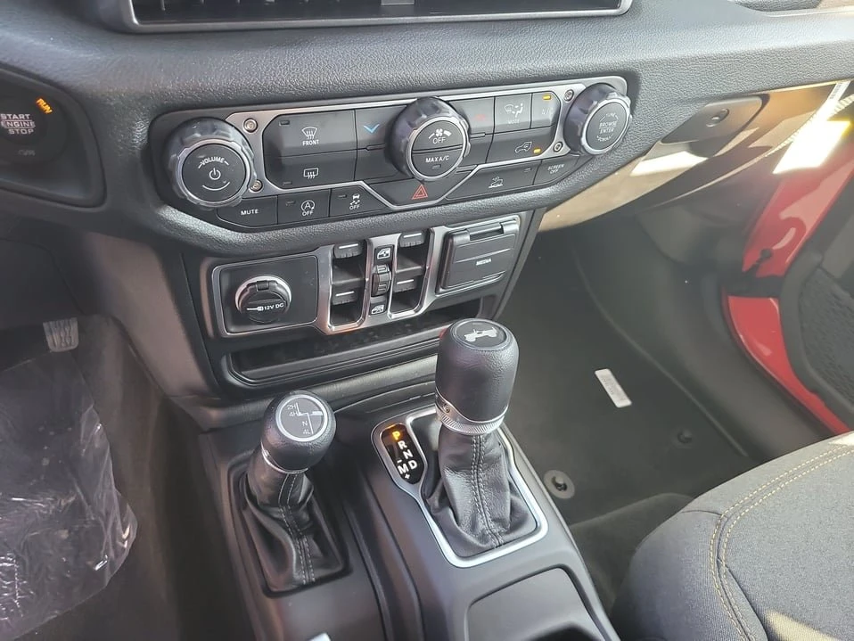 2027 Jeep JL Wrangler - Image 17 of 20