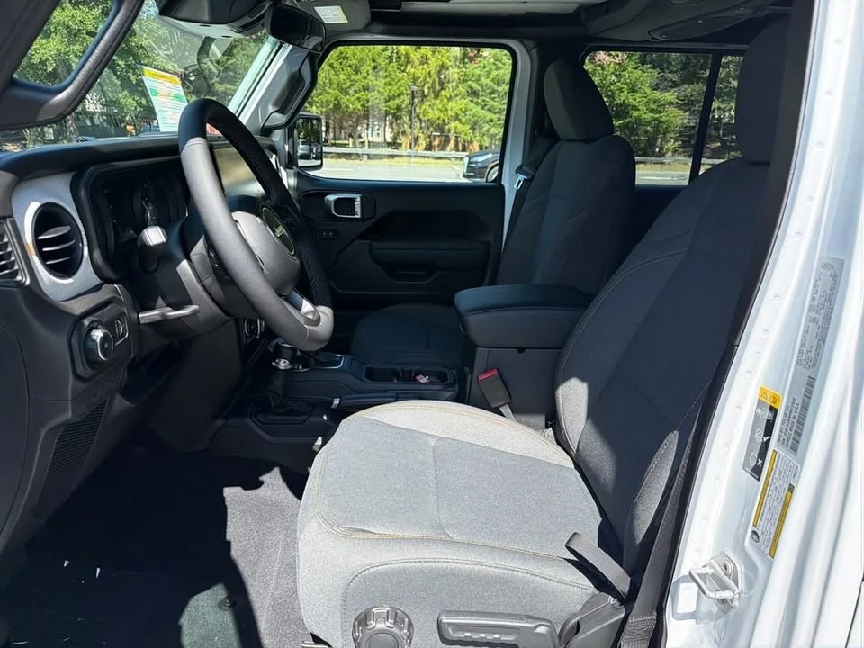 2027 Jeep JL Wrangler - Image 19 of 20