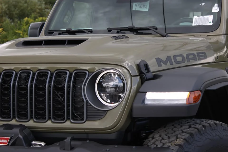 2027 Jeep JL Wrangler - Image 8 of 10