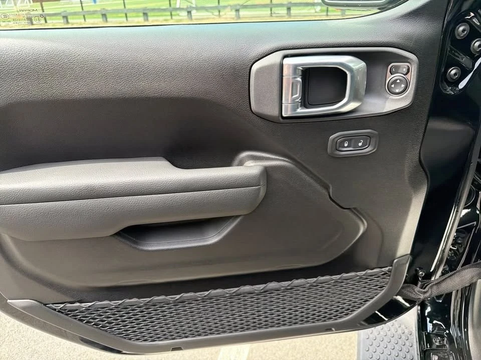 2027 Jeep JL Wrangler - Image 19 of 20