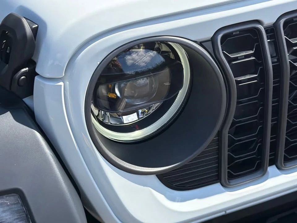 2027 Jeep JL Wrangler - Image 11 of 20