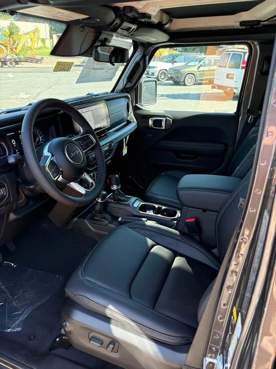 2027 Jeep JL Wrangler - Image 10 of 14