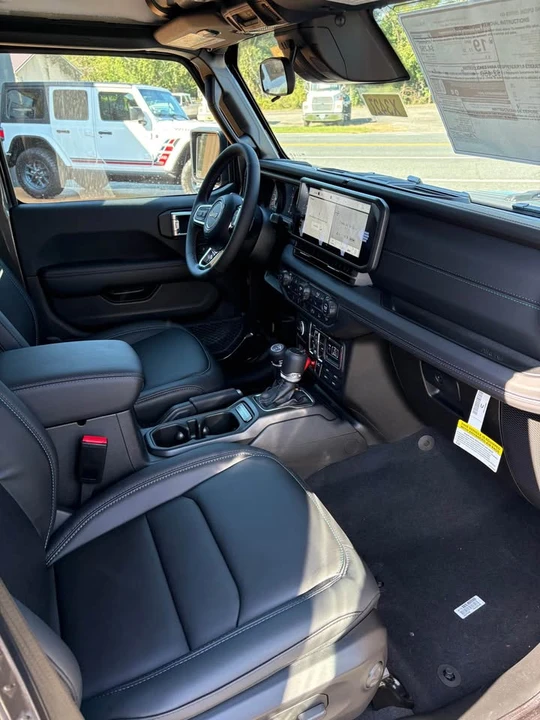 2027 Jeep JL Wrangler - Image 9 of 14