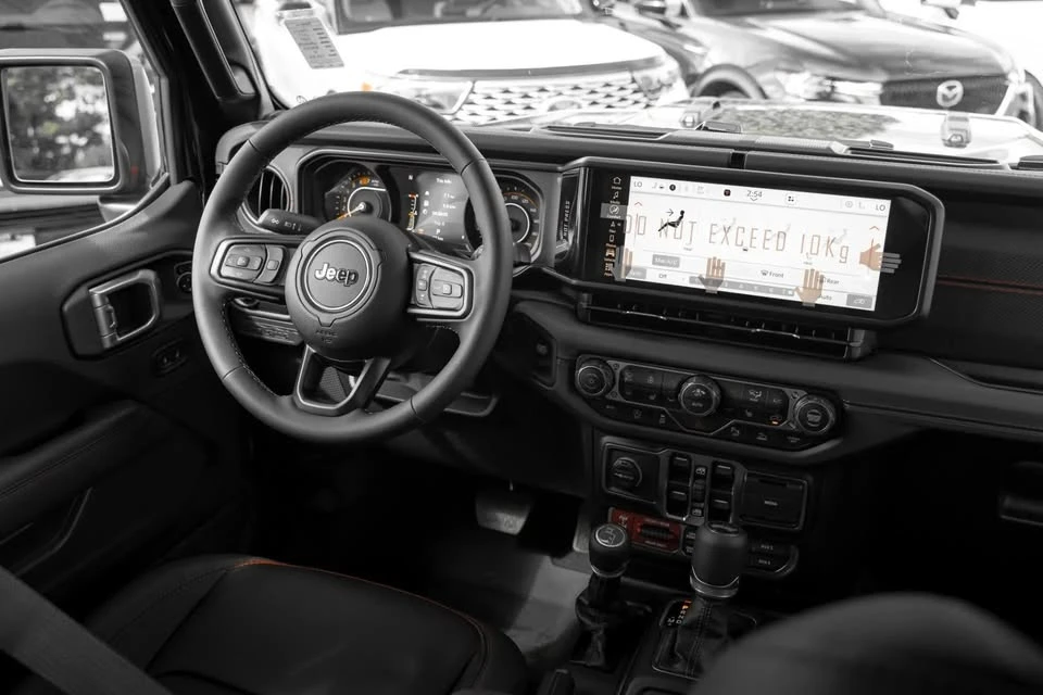2027 Jeep JL Wrangler - Image 15 of 19