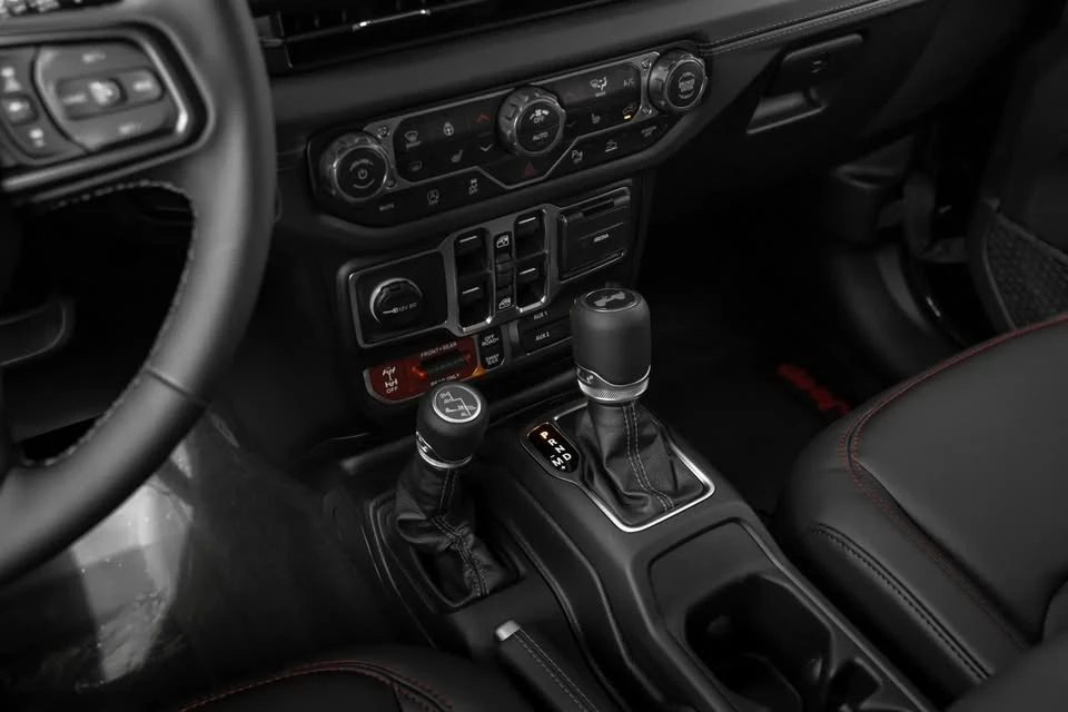 2027 Jeep JL Wrangler - Image 17 of 19