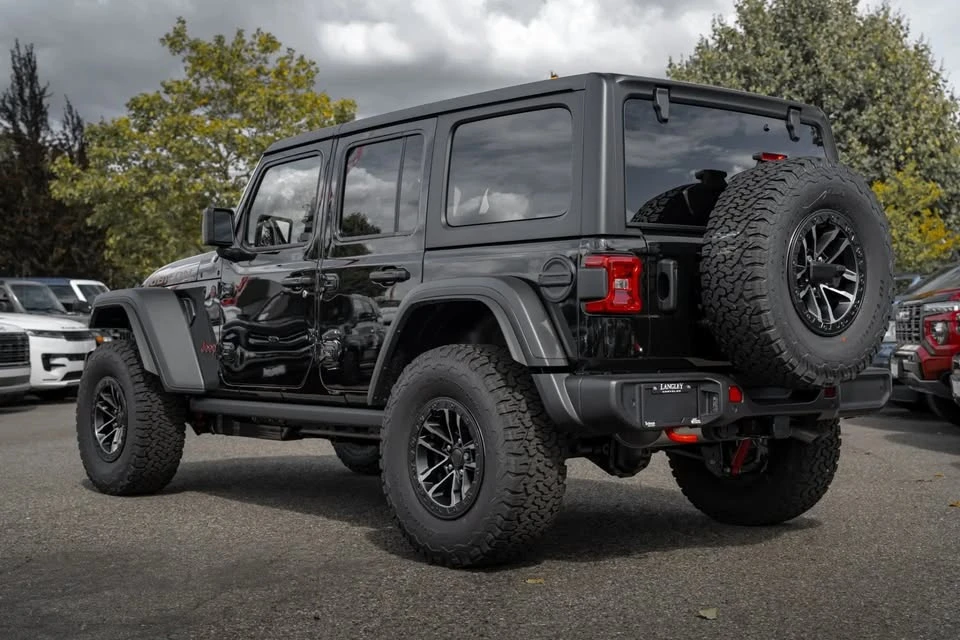 2027 Jeep JL Wrangler - Image 5 of 19