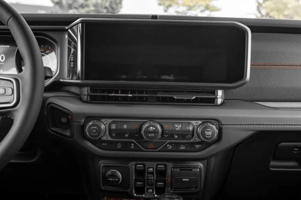 2027 Jeep JL Wrangler - Image 16 of 19