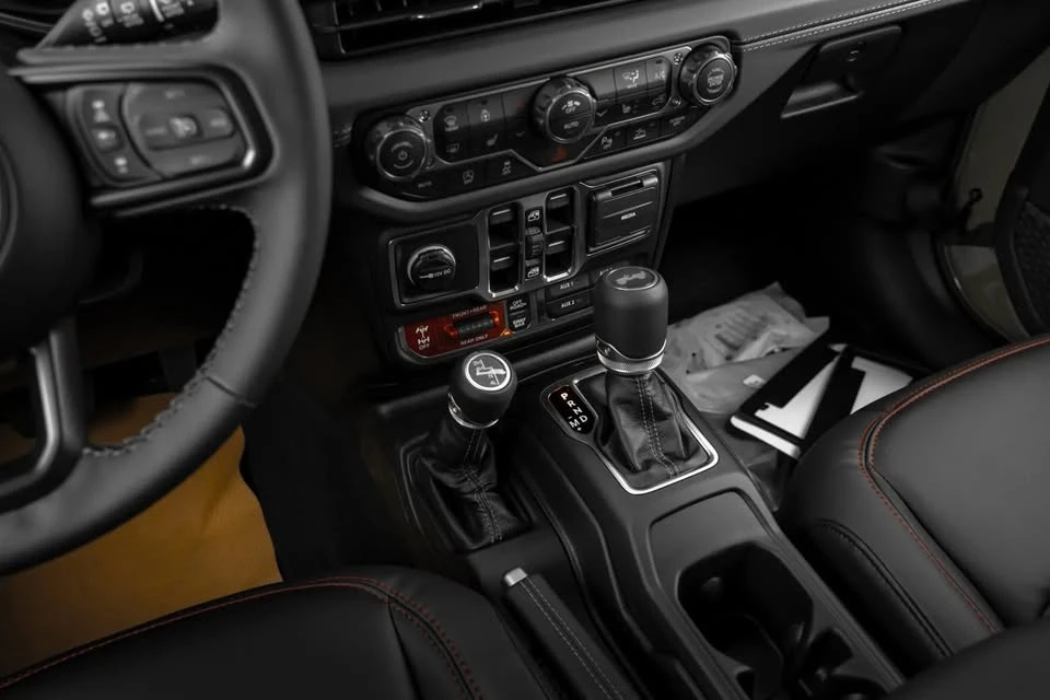 2027 Jeep JL Wrangler - Image 17 of 19