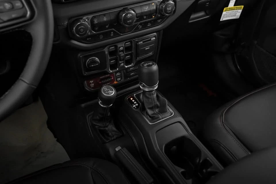2027 Jeep JL Wrangler - Image 16 of 19