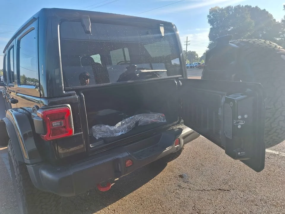 2027 Jeep JL Wrangler - Image 8 of 9