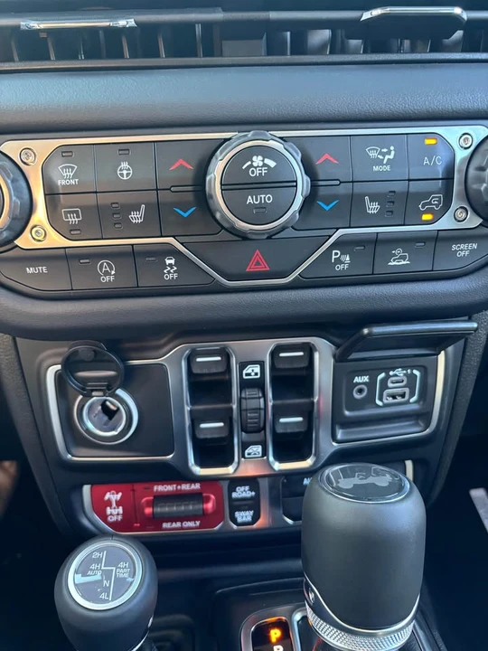 2027 Jeep JL Wrangler - Image 13 of 17