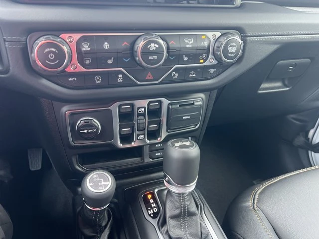 2027 Jeep JL Wrangler - Image 14 of 15