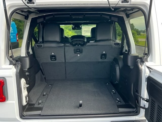 2027 Jeep JL Wrangler - Image 17 of 19