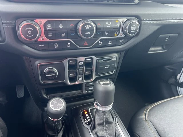 2027 Jeep JL Wrangler - Image 15 of 16