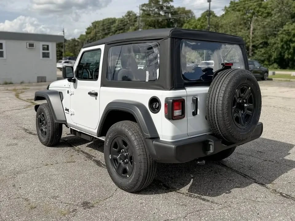 2027 Jeep JL Wrangler - Image 7 of 17