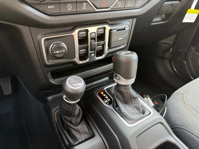 2027 Jeep JL Wrangler - Image 17 of 20