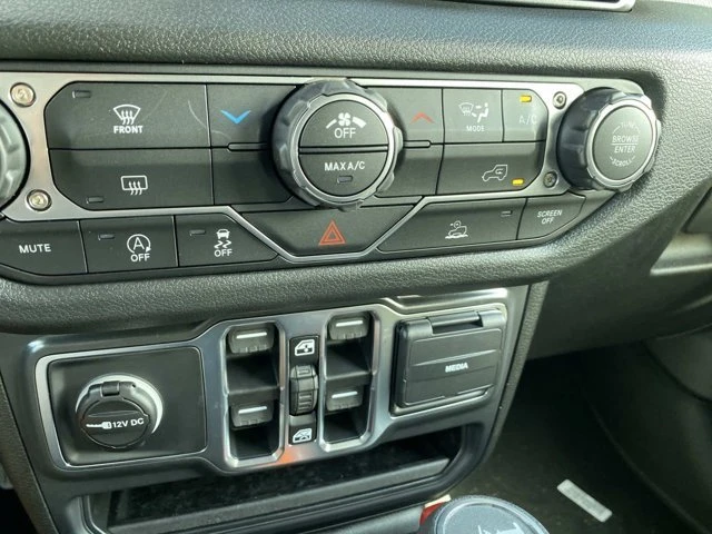 2027 Jeep JL Wrangler - Image 10 of 14