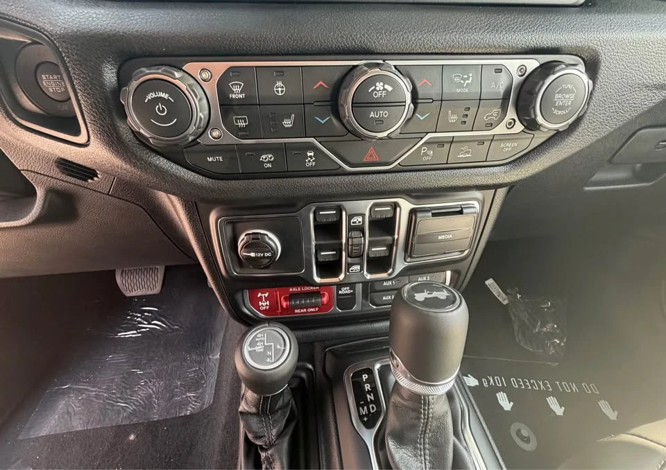 2027 Jeep JL Wrangler - Image 8 of 12