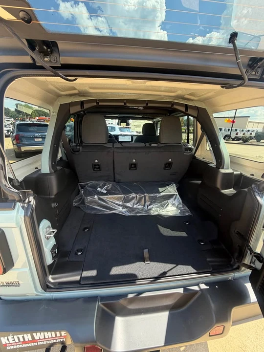 2027 Jeep JL Wrangler - Image 5 of 8
