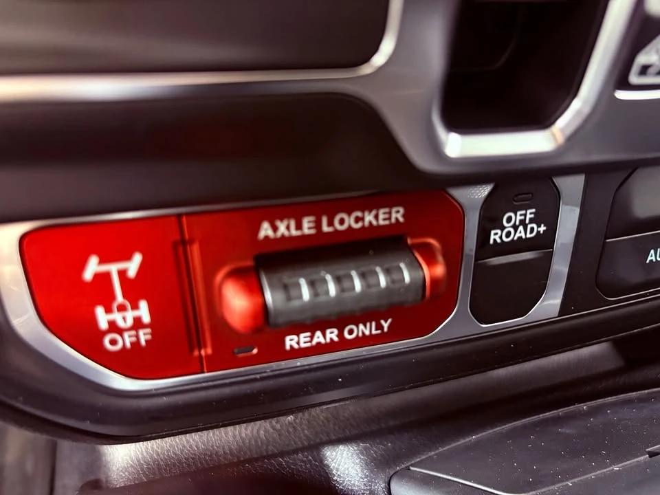 2027 Jeep JL Wrangler - Image 13 of 17
