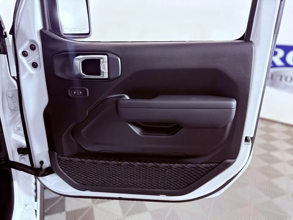 2027 Jeep JL Wrangler - Image 8 of 17