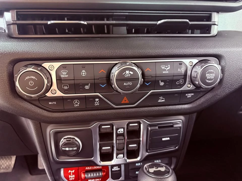 2027 Jeep JL Wrangler - Image 14 of 17