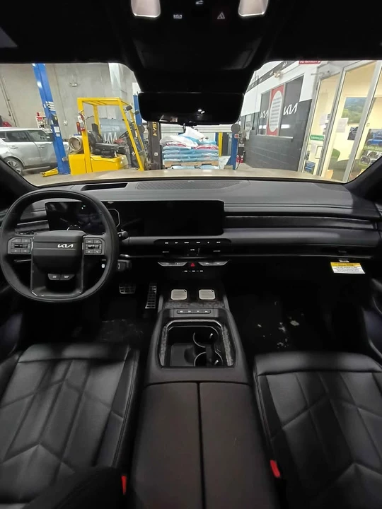 2027 Kia Telluride - Image 6 of 8